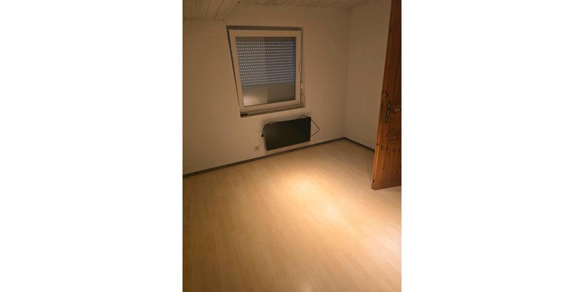 Dachgeschoßwohnung Wernau (Neckar) - 5 Zimmer, 120 m&sup2;, 1.550&euro; | Angebot:26129560