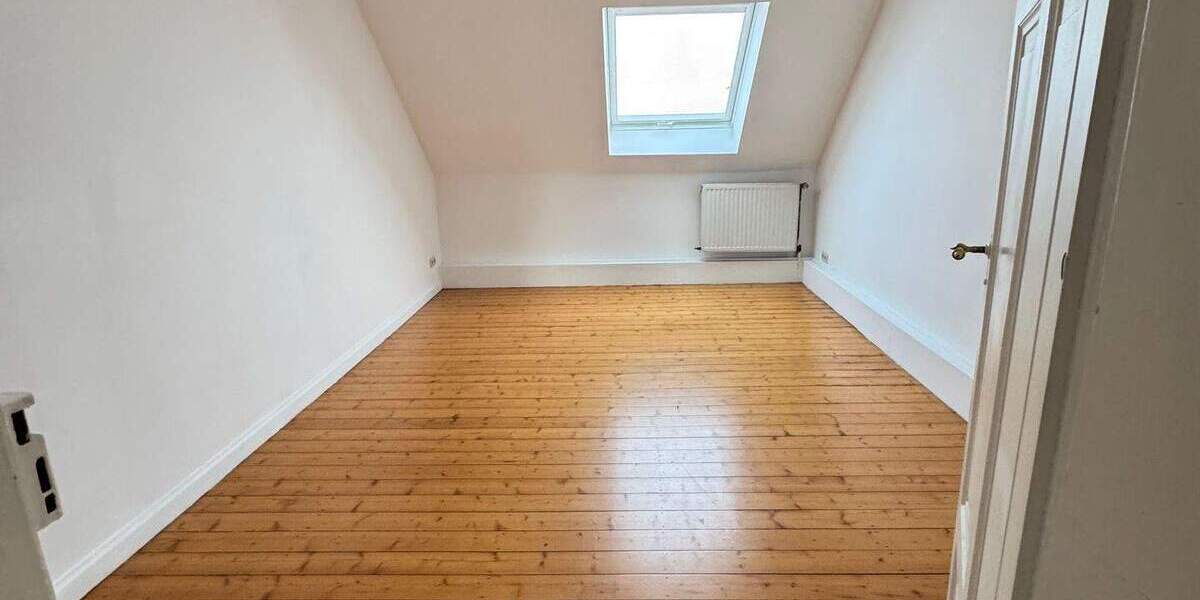 Etagenwohnung Saarbrücken St Johann - 4 Zimmer, 100 m&sup2;, 1.100&euro; | Angebot:24367917