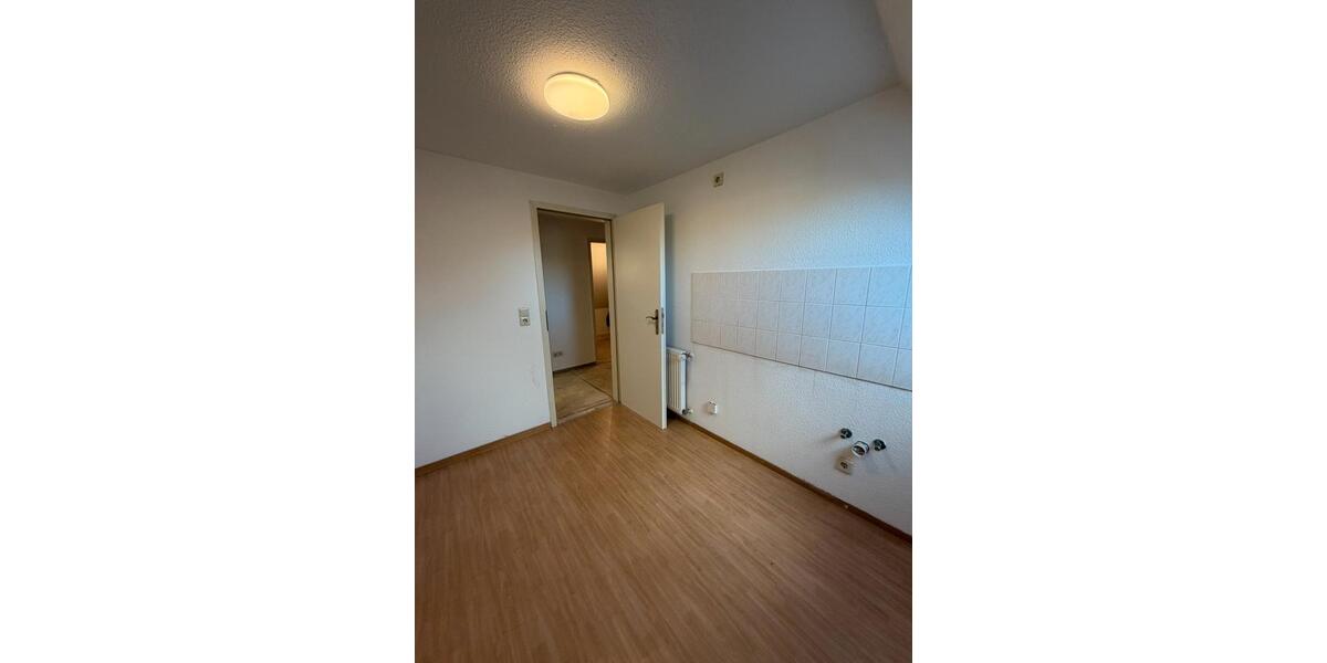 Dachgeschoßwohnung Neubrandenburg Datzeberg - 1 Zimmer, 37 m&sup2;, 325&euro; | Angebot:26041075