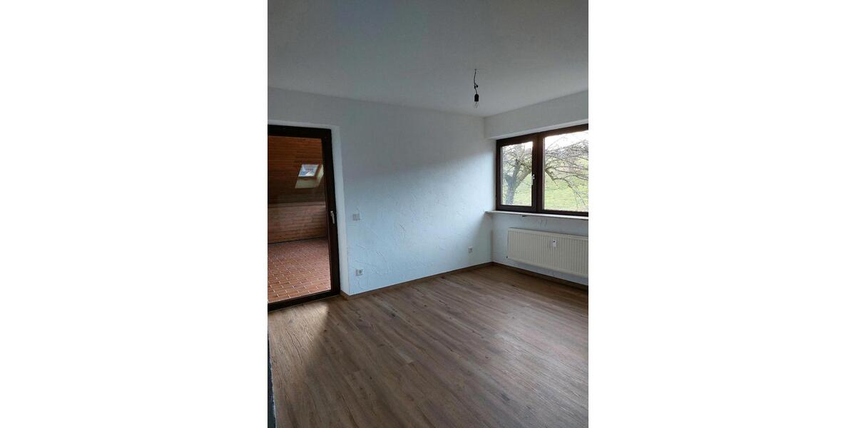 Dachgeschoßwohnung Laudenbach - 4 Zimmer, 105 m&sup2;, 950&euro; | Angebot:26338955
