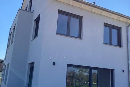 Haus Herrenberg - 7 Zimmer, 183 m&sup2;, 2.700&euro; | Angebot:26591645