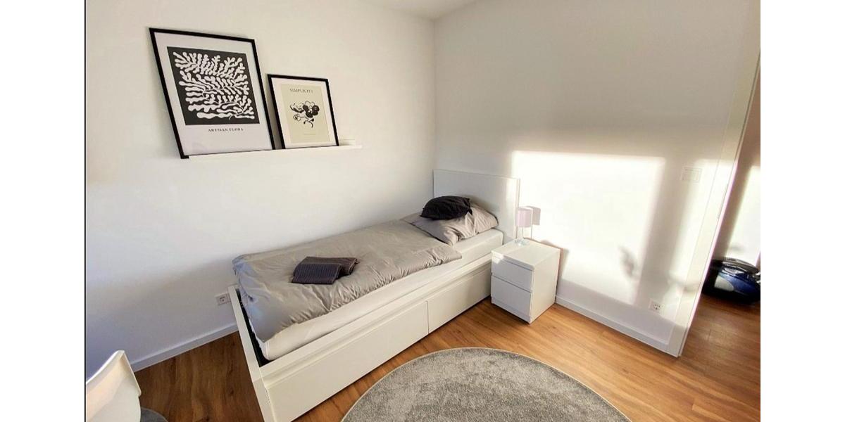 möbliertes WG-Zimmer mit Wlan, Smart-TV, eigener Balkon, Bad, Wc und Küche zur Teilung, Waschmaschine, Trockner 1 zimmer
