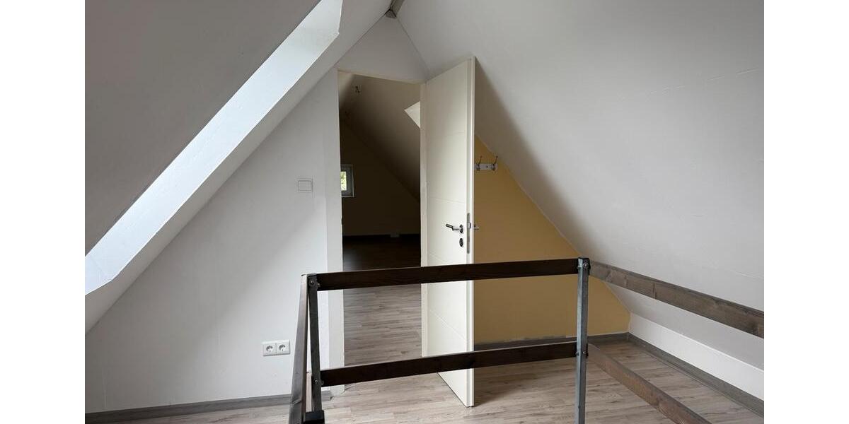 Dachgeschoßwohnung Schortens - 3 Zimmer, 98 m&sup2;, 860&euro; | Angebot:26610293