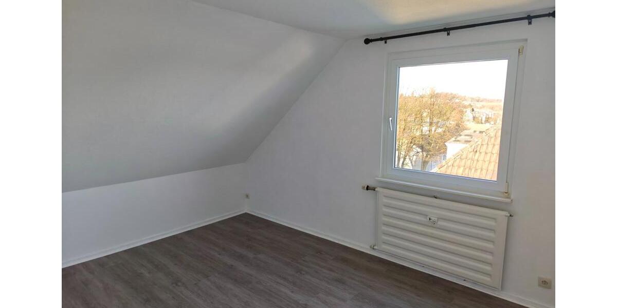 Dachgeschoßwohnung Remscheid Gemarkung Bergisch Born - 3 Zimmer, 60 m&sup2;, 490&euro; | Angebot:25300098