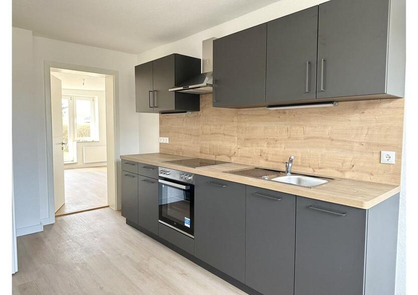 Hochwertig sanierte 2-Zimmer-Wohnung mit Einbauküche & Terrasse