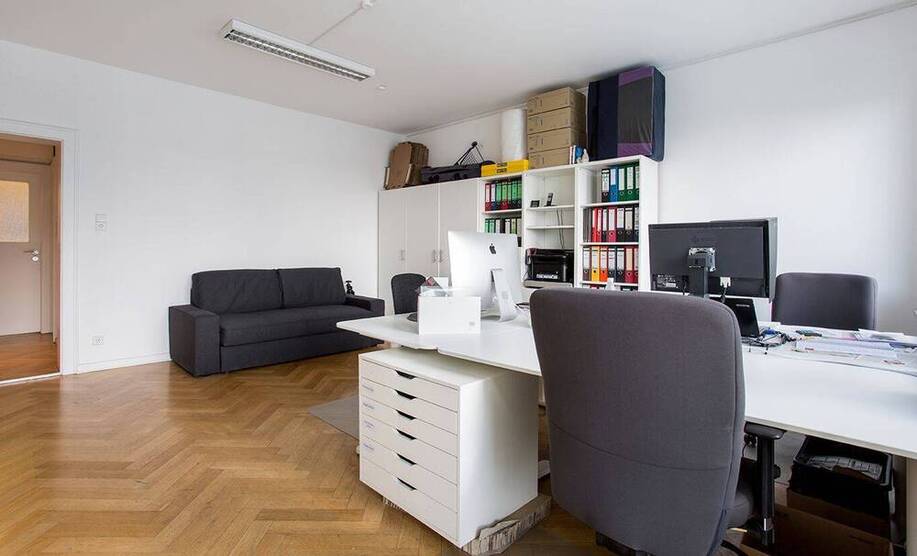 Ausgestattete Arbeitsplätze mit Dachterrasse und Blick auf die Berge - All-in-Miete