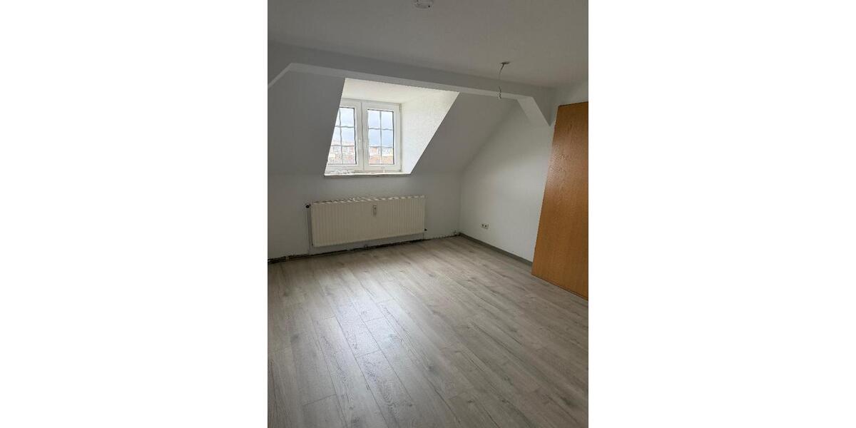 Dachgeschoßwohnung Hohenstein-Ernstthal Ernstthal - 3 Zimmer, 64 m&sup2;, 340&euro; | Angebot:24981756