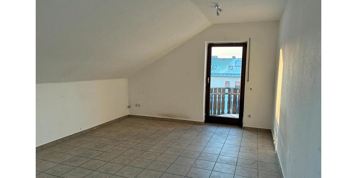 2ZKB 79qm helle Dachgeschosswohnung mit Westbalkon 2 zimmer