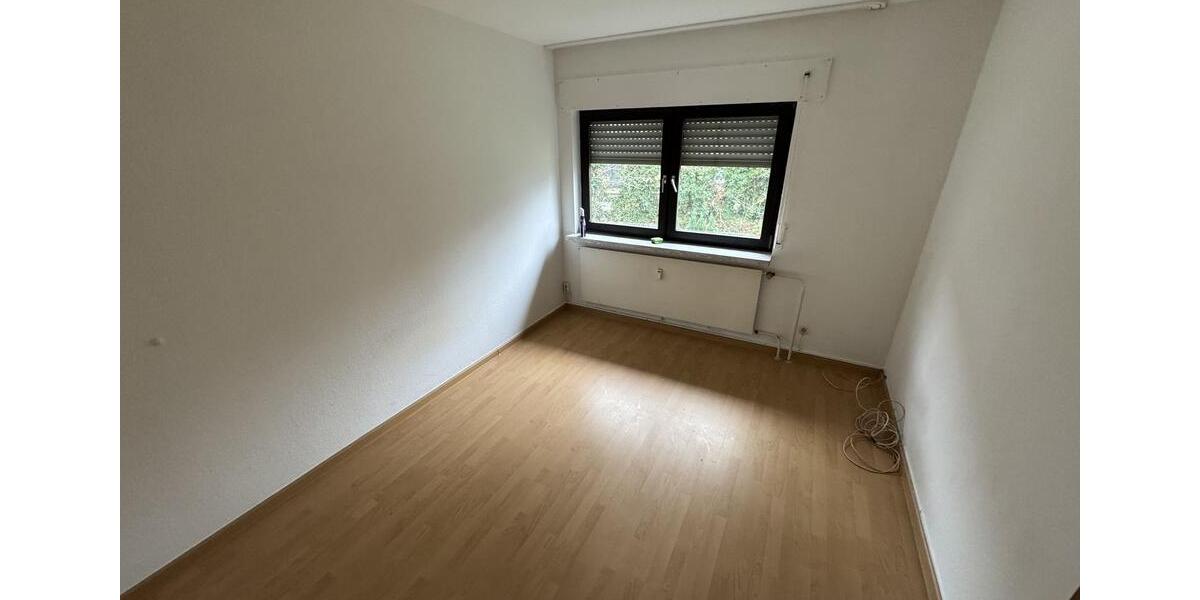 4-Zimmer-Wohnung in Saarbrücken nahe der französischen Grenze [HMR-O46E04] 4 zimmer