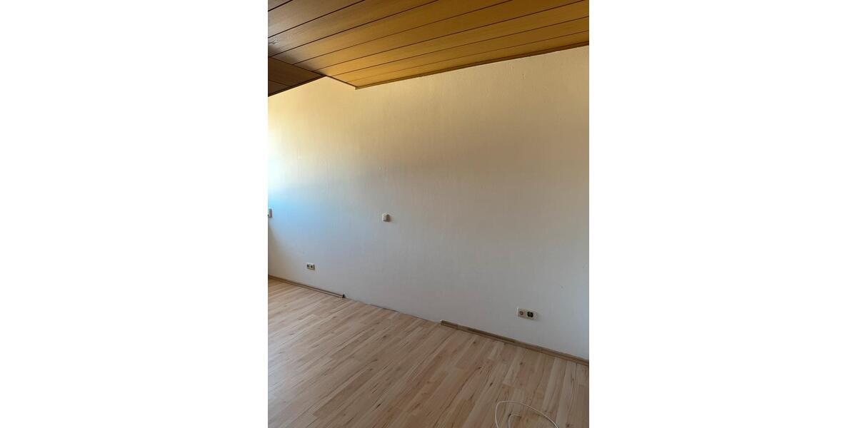 Dachgeschoßwohnung Schaafheim - 4 Zimmer, 104 m&sup2;, 1.000&euro; | Angebot:26613020