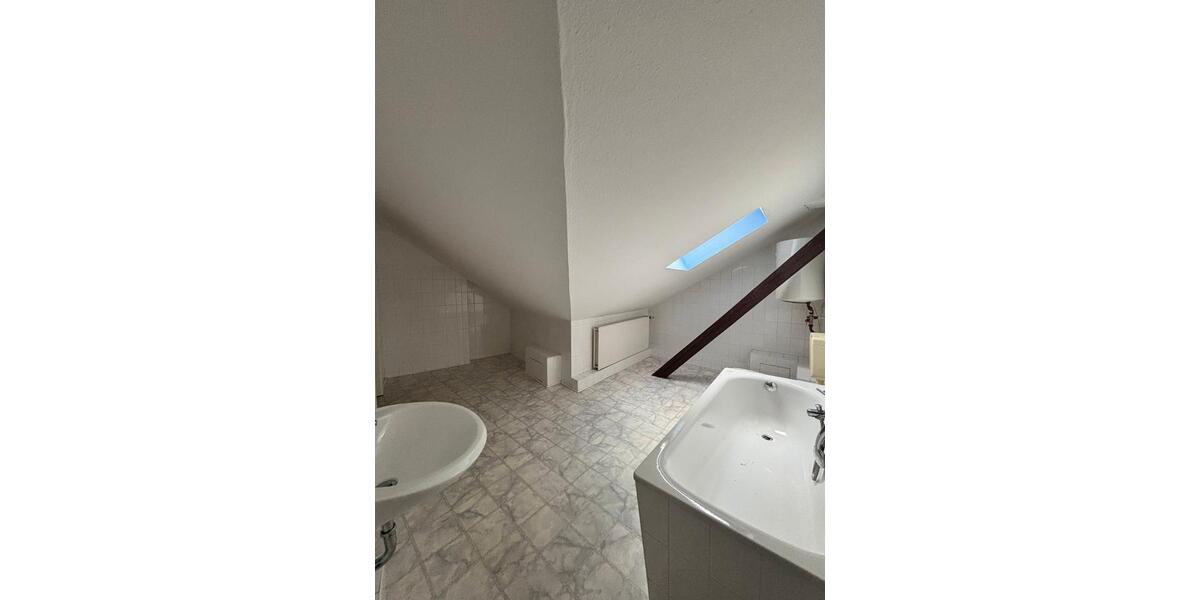 Dachgeschoßwohnung Ballenstedt - 2 Zimmer, 68 m&sup2;, 410&euro; | Angebot:26278048