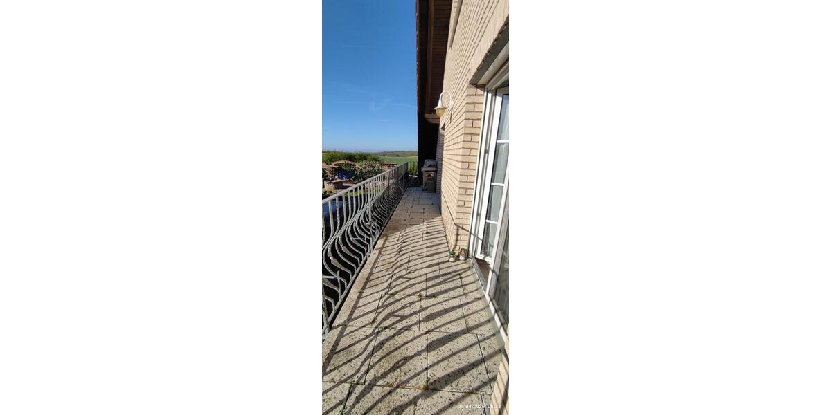 Dachgeschoßwohnung Üchtelhausen - 4 Zimmer, 140 m&sup2;, 900&euro; | Angebot:26506554