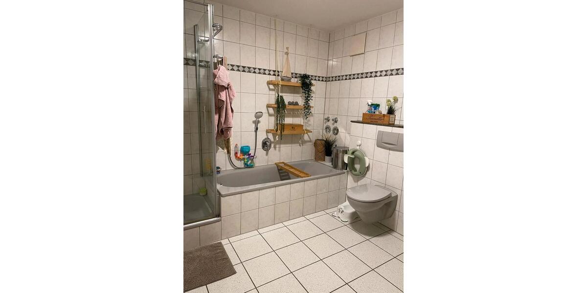 Etagenwohnung Burscheid - 2 Zimmer, 72 m&sup2;, 780&euro; | Angebot:26587570