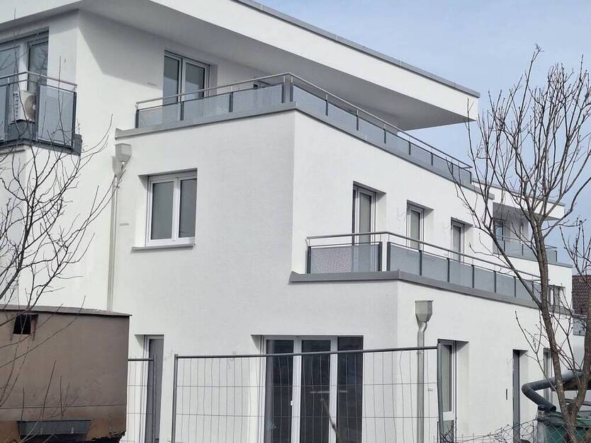 **Erstbezug** Traumhafte 3 Zi.-Dachterrassenwhg. mit EBK und 2 TG-Stpl. in Neufahrn (S1)