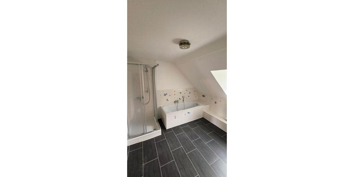 Dachgeschoßwohnung Wuppertal Arrenberg - 2 Zimmer, 75 m&sup2;, 630&euro; | Angebot:25125200