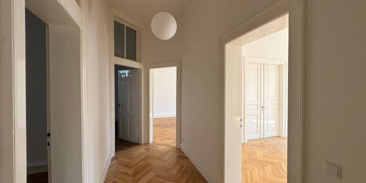 Gewerbeobjekt Baden-Baden Innenstadt - 3 Zimmer, 82 m&sup2;, 900&euro; | Angebot:26080119