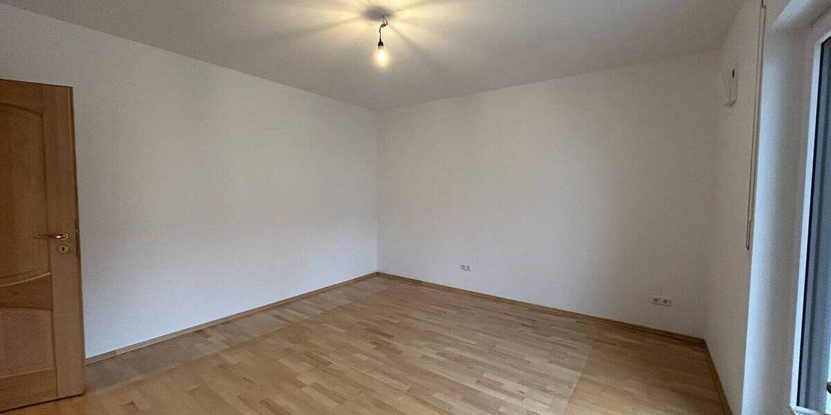 Etagenwohnung Forchheim Reuth - 3 Zimmer, 90 m&sup2;, 1.100&euro; | Angebot:26766638