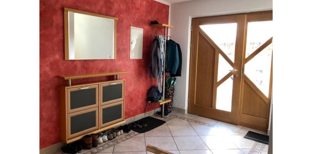 Dachgeschoßwohnung Meitingen - 3 Zimmer, 93 m&sup2;, 1.250&euro; | Angebot:26326651