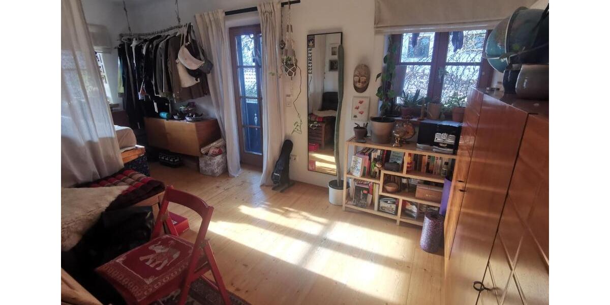 Zimmer mit eigenem Bad und geteiltem Balkon in Landhaus-6er-WG 8 zimmer