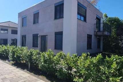 Haus zum Mieten in Berlin 4.728 € 197 m²