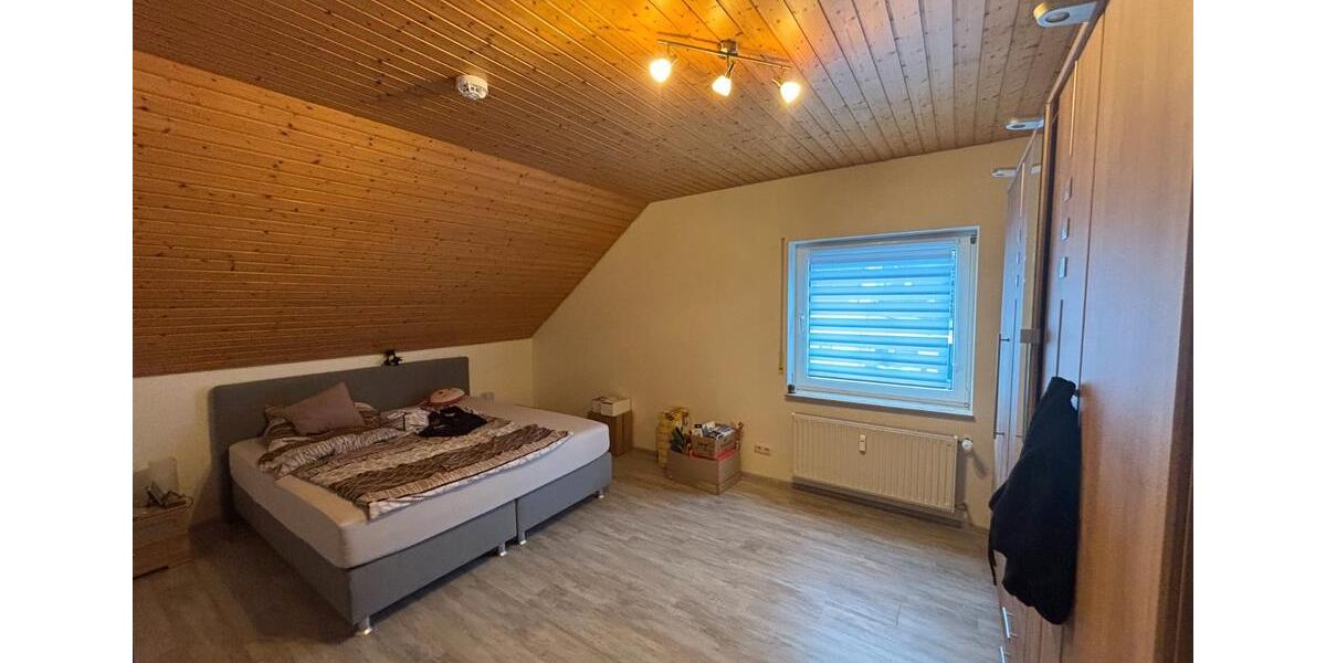 Dachgeschoßwohnung Hargesheim - 3 Zimmer, 90 m&sup2;, 950&euro; | Angebot:26699786