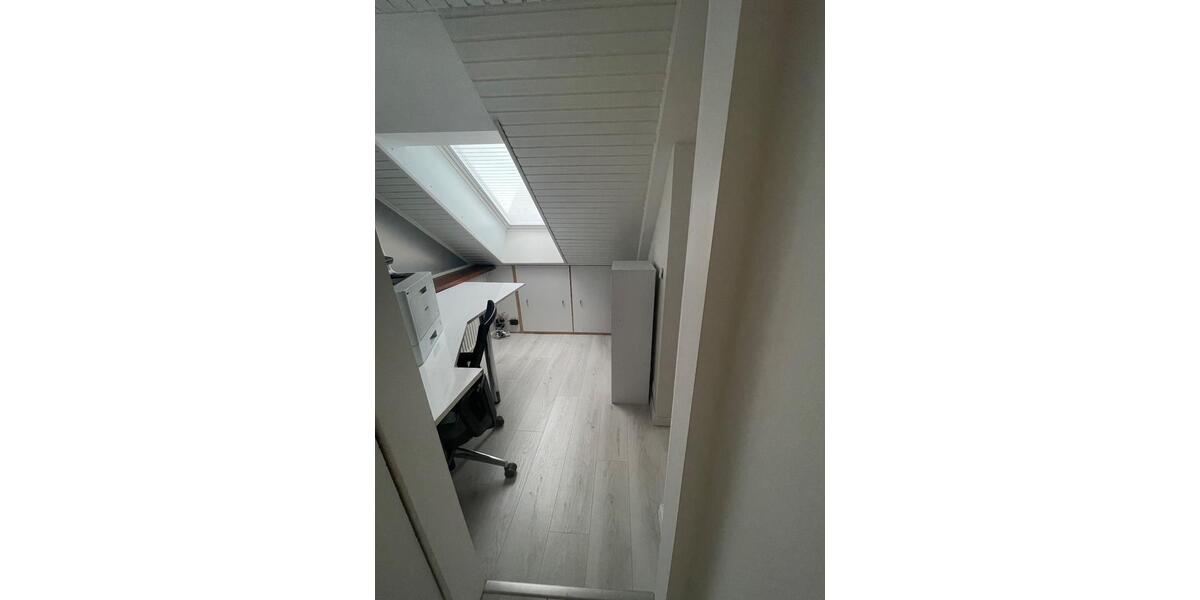 Dachgeschoßwohnung Rellingen - 3 Zimmer, 83 m&sup2;, 1.900&euro; | Angebot:25942313