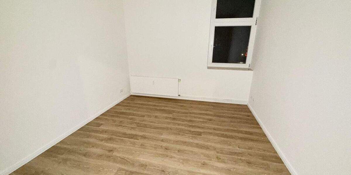 Etagenwohnung Eberswalde - 4 Zimmer, 98 m&sup2;, 990&euro; | Angebot:24814275