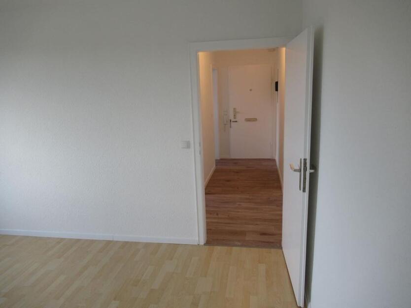 Uninähe. 2 -Zi.- Whg. mit Balkon und EBK. Prima Lage in Herrenhausen. zimmer