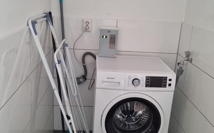WG Zimmer mit Internet, TV, Gästeküche, EtagenduscheWc und Waschmaschine zimmer