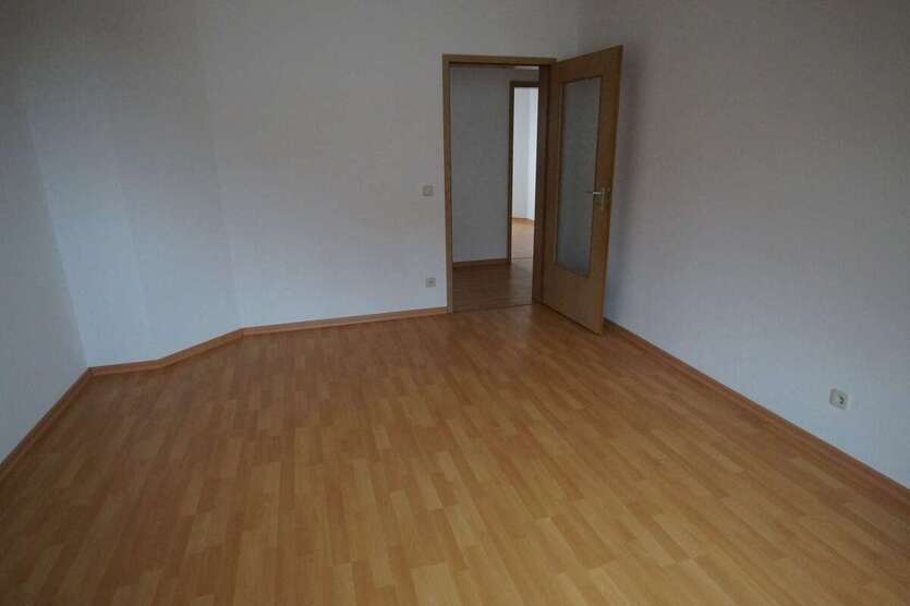 geeignet für 2er-WG - 2,5-Zi-DG-Whg - Laminat, Badewanne 2.5 zimmer