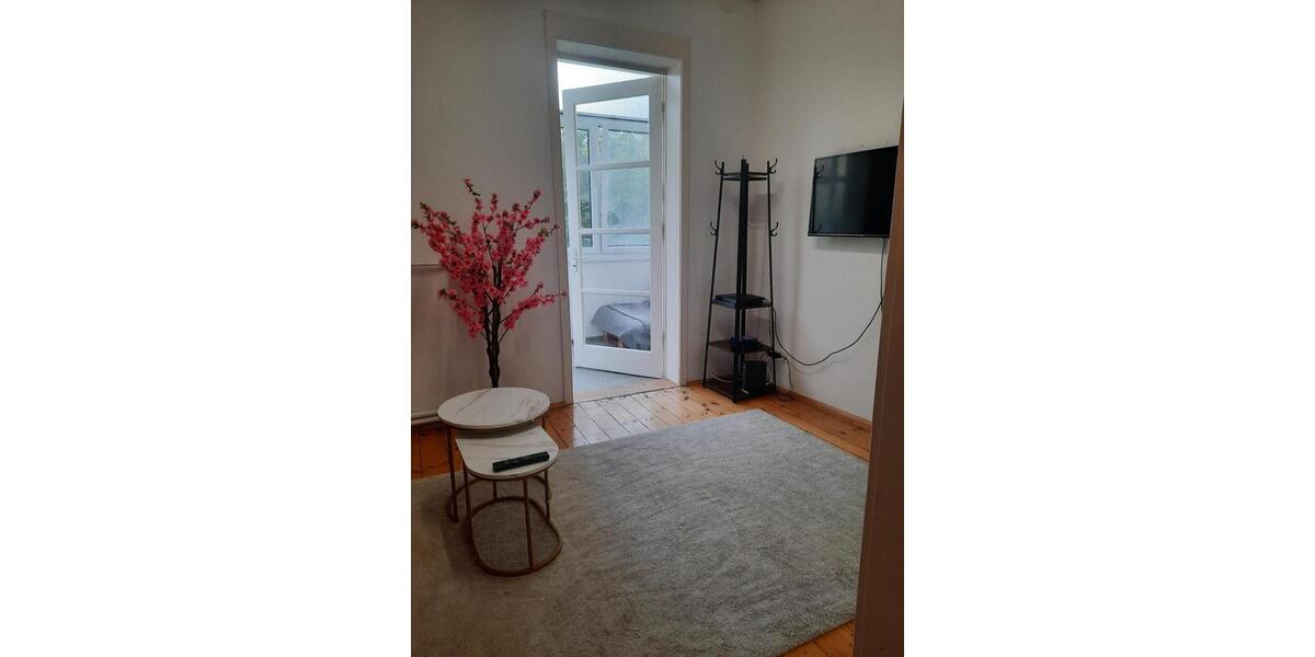 1. OG, 2 Zim + Blk, WM 817 €, Möblierte Übernahme 4.200 €,Sofort 1 zimmer