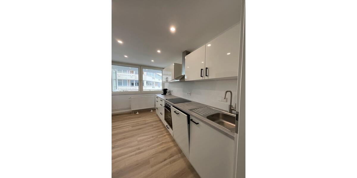 Etagenwohnung Sindelfingen - 4 Zimmer, 100 m&sup2;, 3.500&euro; | Angebot:25570940