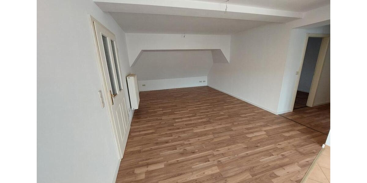 Etagenwohnung Roßwein - 3 Zimmer, 65 m&sup2;, 325&euro; | Angebot:19263247