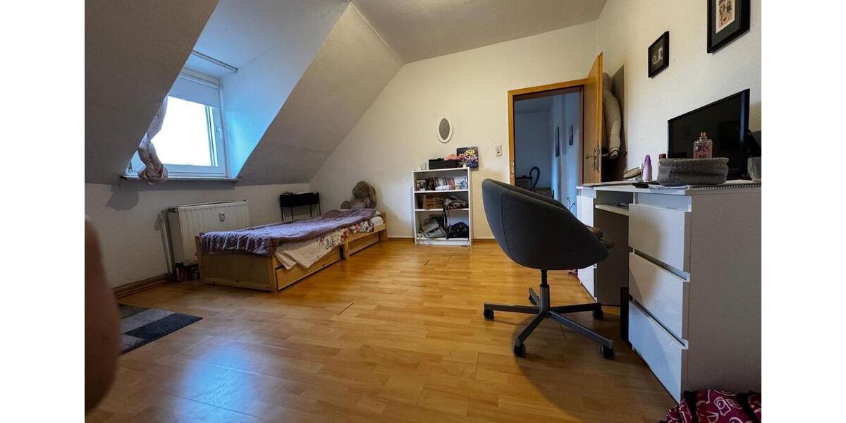 Dachgeschoßwohnung Duisburg Laar - 4.5 Zimmer, 95 m&sup2;, 895&euro; | Angebot:25782663