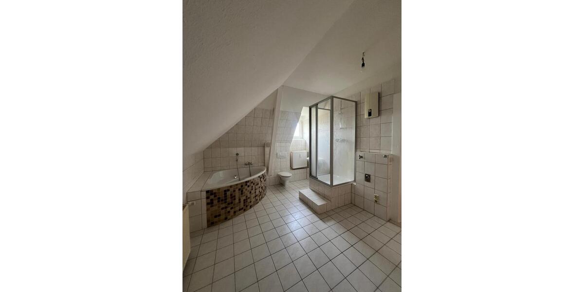 Dachgeschoßwohnung Zeitz - 3 Zimmer, 96 m&sup2;, 765&euro; | Angebot:25052324