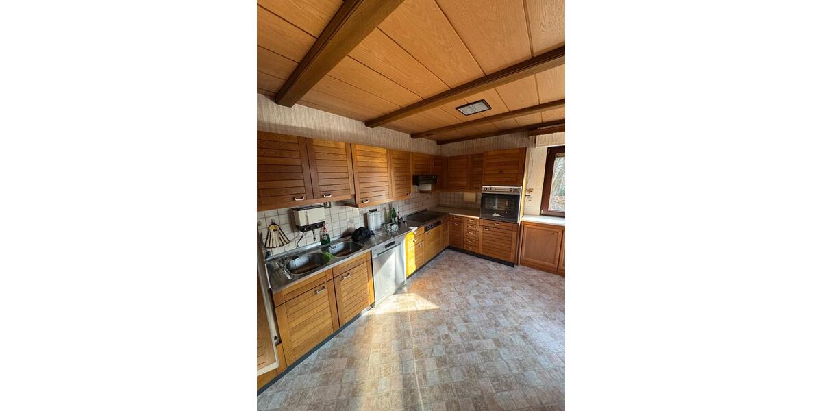 Einfamilienhaus Reichshof - 11 Zimmer, 315 m&sup2;, 1.700&euro; | Angebot:25151779