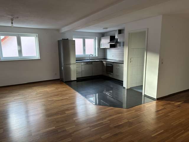 Etagenwohnung Mosbach - 2 Zimmer, 100 m&sup2;, 900&euro; | Angebot:27411195