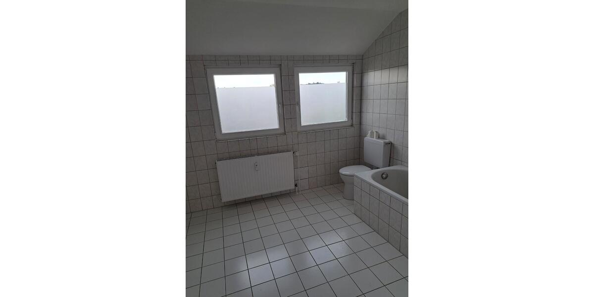 Dachgeschoßwohnung Nidda - 3 Zimmer, 82 m&sup2;, 700&euro; | Angebot:26262293