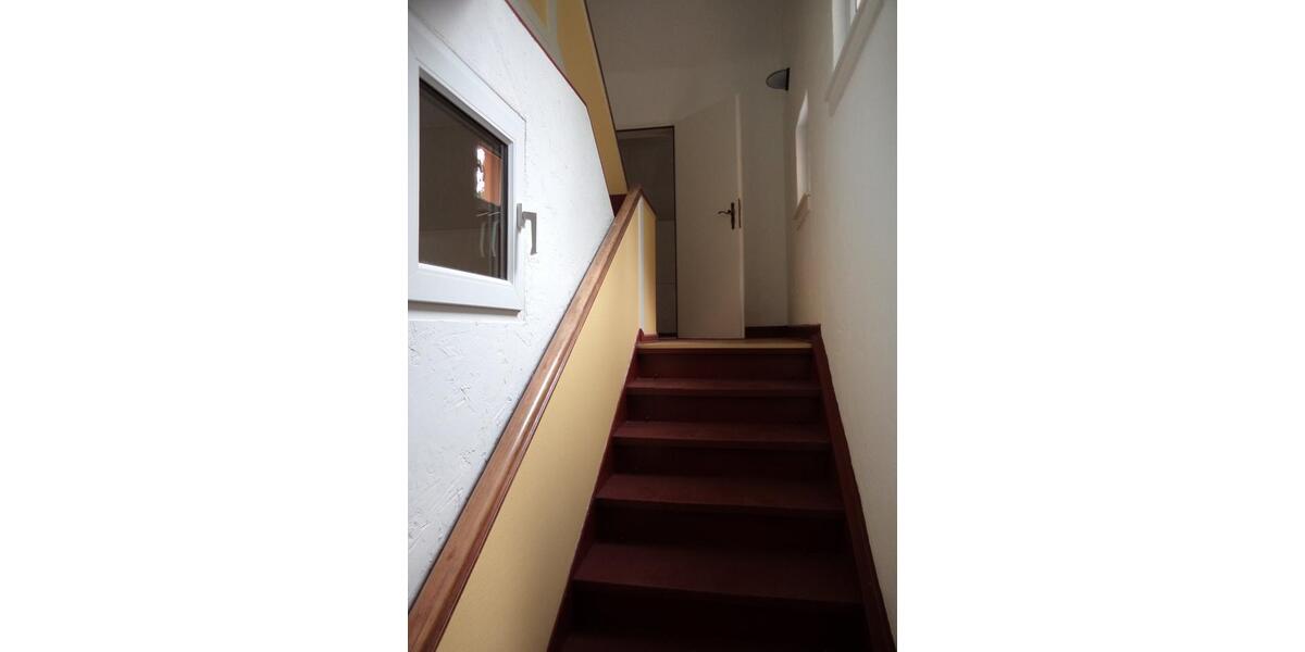 Dachgeschoßwohnung Wiesbaden Nordost - 3 Zimmer, 95 m&sup2;, 700&euro; | Angebot:25650731
