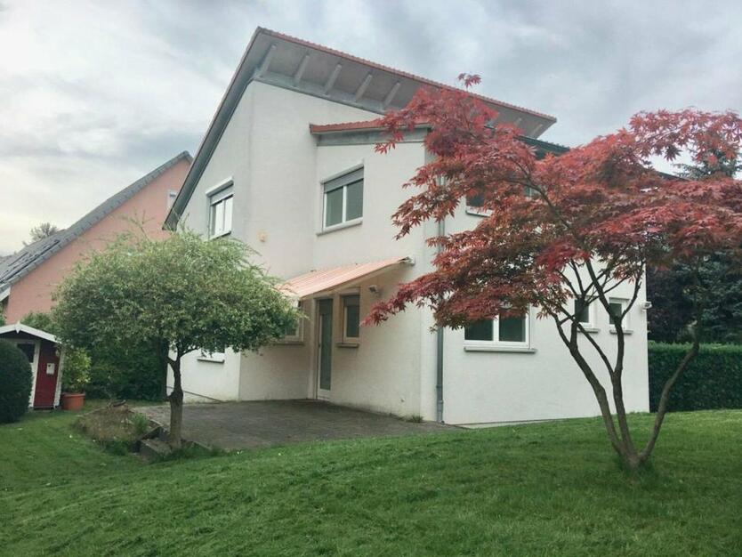 Haus erstbezug nach Sanierung: 6-Zimmer-EinfamilienhausGarten