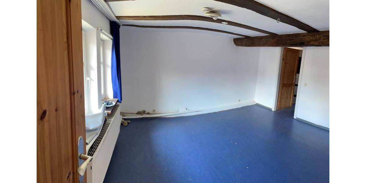 Verwahrloste Hofreite an Selbstsanierer in Mücke zu vermieten. 5 zimmer