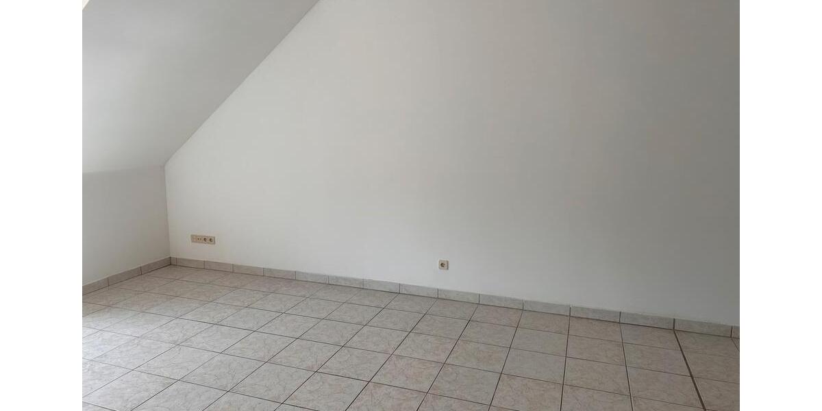 Etagenwohnung Bonn - 3 Zimmer, 95 m&sup2;, 1.300&euro; | Angebot:26582024