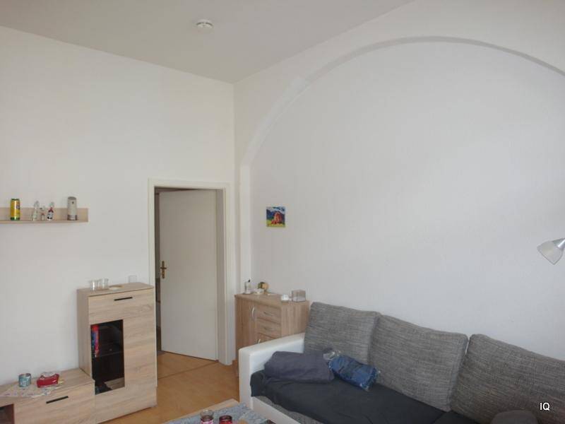 Ab Oktober 2025: Kleine SingleWohnung mit Balkon (Hofseite), Schlafecke, Laminatboden und Badewanne