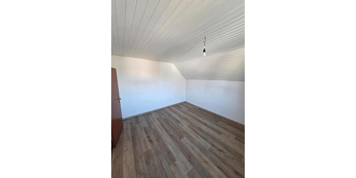 Etagenwohnung Solingen Mitte - 3 Zimmer, 70 m&sup2;, 680&euro; | Angebot:25933003