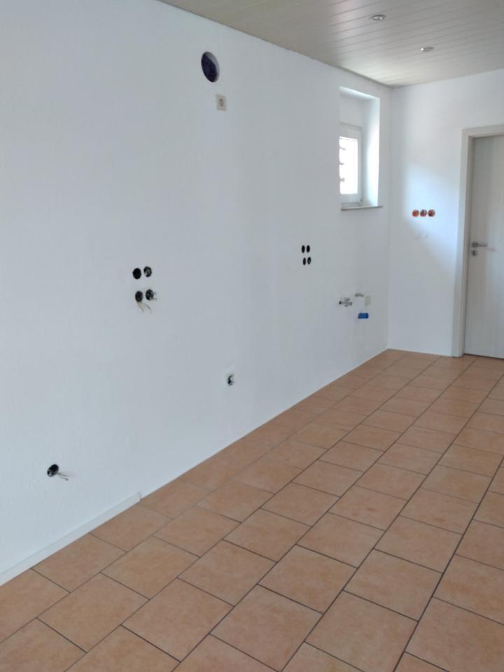 Großz. Einfam.haus mit Einl.w., Hof, Garten, Garage in Gernach