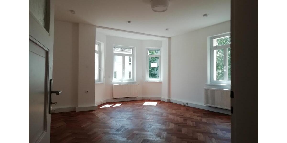 schön renovierte 3 ZKB Altbauwohnung 3 zimmer