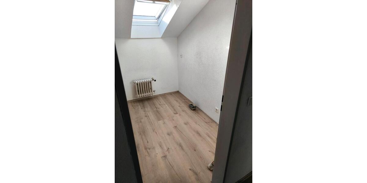 Dachgeschoßwohnung Stuttgart Feuerbach - 1.5 Zimmer, 34 m&sup2;, 850&euro; | Angebot:26616081