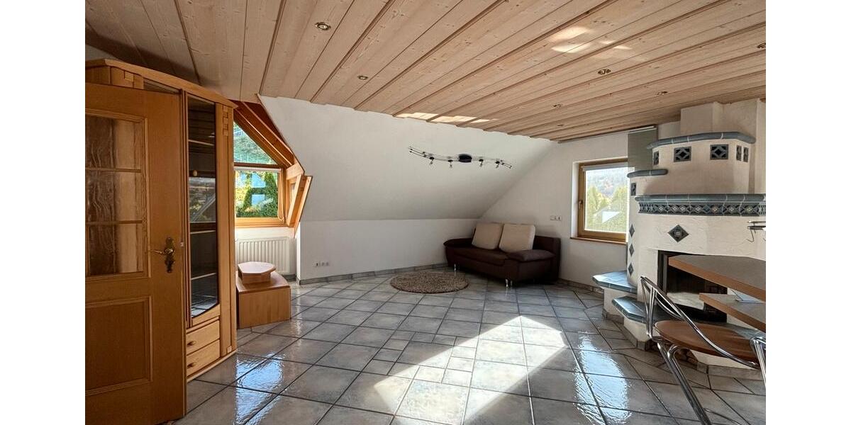 Dachgeschoßwohnung Sulzdorf an der Lederhecke - 3 Zimmer, 110 m&sup2;, 770&euro; | Angebot:25636537