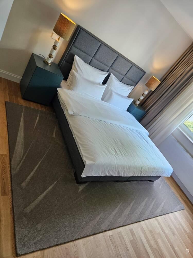 Inselstraße - Luxuriöse 4 Zimmer-Wohnung vollmöbliert mit Blick in den Hofgarten