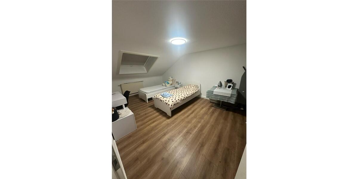 Dachgeschoßwohnung Eislingen (Fils) - 3 Zimmer, 84 m&sup2;, 1.050&euro; | Angebot:24719602